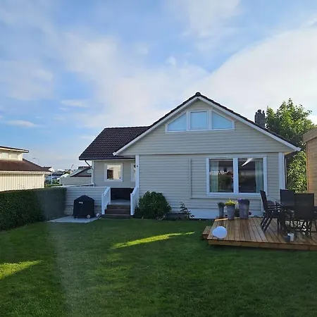 Spacious House For Ons *